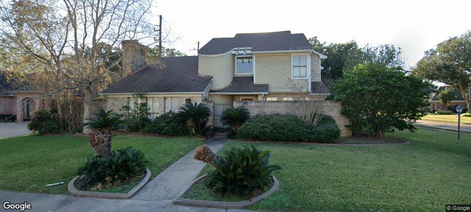 902 Meadowlark Ln, Sugar Land, TX 77478